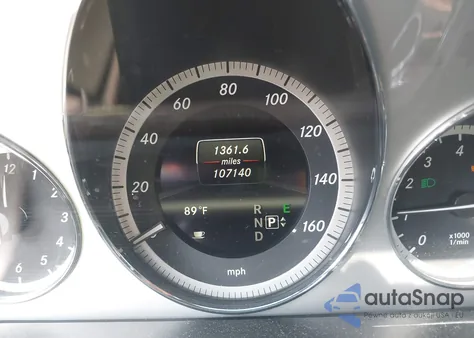 2013 Mercedes-Benz E 350 z USA, uszkodzony, nr VIN WDDHF5KB3DA664800